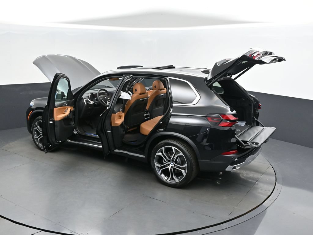 Certified 2026 BMW X5 sDrive40i w/ Parking Assistance Package RWD image 2