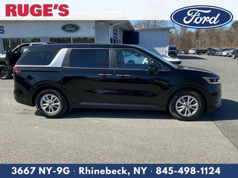 Used 2022 Kia Carnival LX image 2