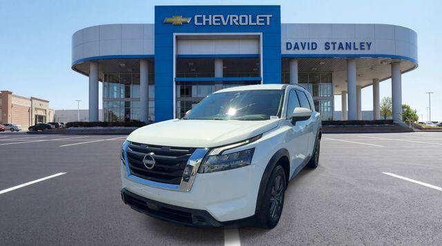 Used 2023 Nissan Pathfinder SV AWD/4WD image 3