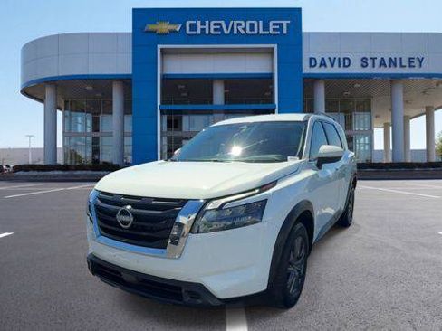 Used 2023 Nissan Pathfinder SV AWD/4WD image 3