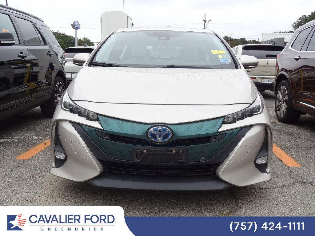 Used 2017 Toyota Prius Prime Advanced w/ Carpet Mat Package FWD image 2