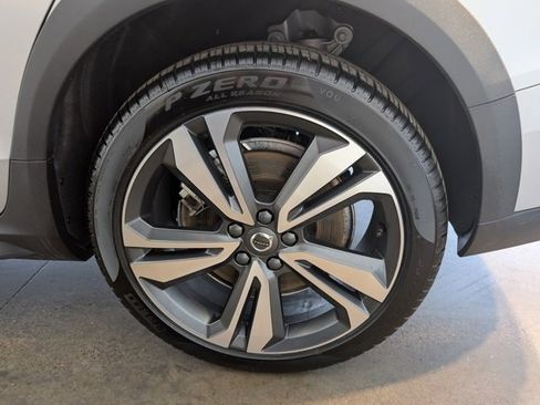Used 2025 Volvo V60 B5 Cross Country Plus image 30
