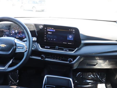 Used 2026 Chevrolet Equinox LT FWD image 14