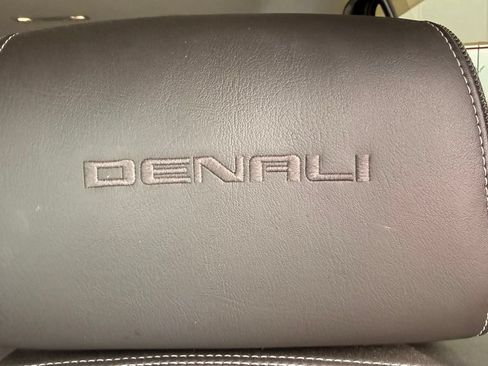 Used 2017 GMC Yukon Denali AWD/4WD image 18