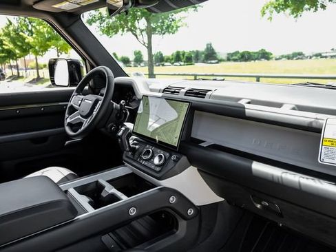 New 2026 Land Rover Defender 110 X-Dynamic SE AWD/4WD image 17