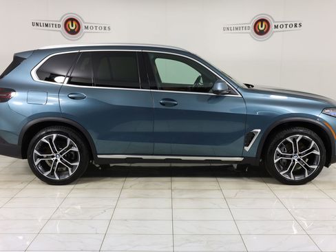 Used 2024 BMW X5 xDrive40i w/ Premium Package image 2