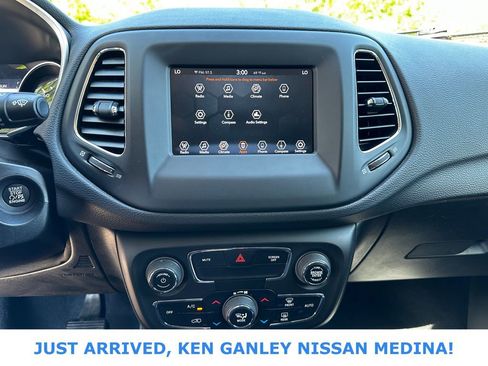 Used 2021 Jeep Compass Latitude FWD image 11