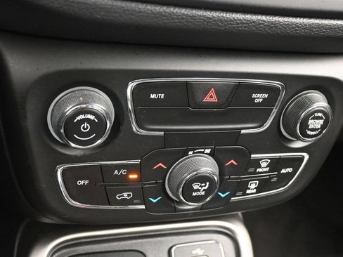 Used 2018 Jeep Compass Latitude w/ Popular Equipment Group AWD/4WD image 24