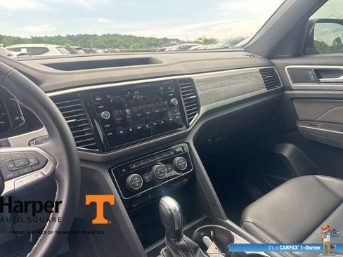 Used 2023 Volkswagen Atlas Cross Sport SE w/ Panoramic Sunroof Package FWD image 15