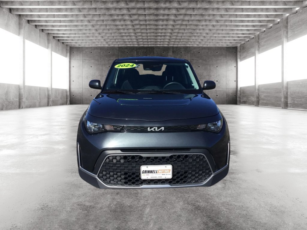 Used 2024 Kia Soul LX w/ Option Group 015 FWD image 2