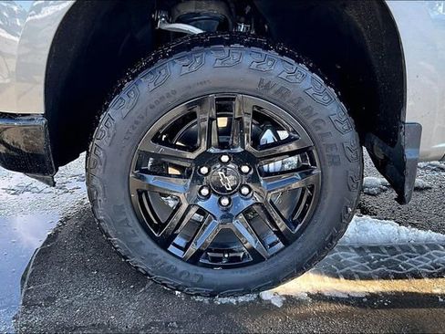 Used 2024 Chevrolet Silverado 1500 LT Trail Boss w/ Convenience Package II image 35