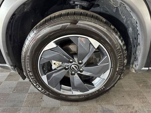 Used 2025 Nissan Rogue SV AWD/4WD image 30