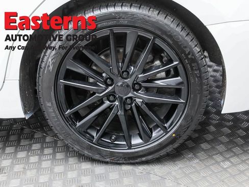 Used 2024 Toyota Camry SE image 11