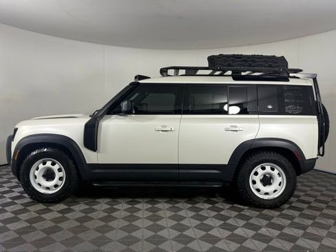 New 2024 Land Rover Defender 110 S image 3