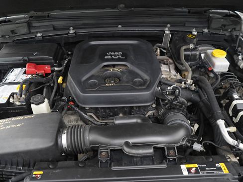 Used 2022 Jeep Wrangler Unlimited Sahara AWD/4WD image 28