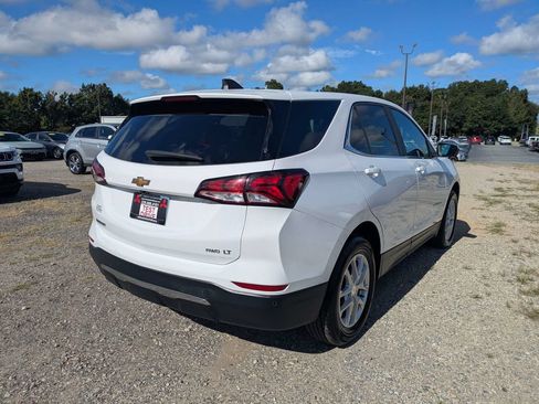 Used 2024 Chevrolet Equinox LT AWD/4WD image 3