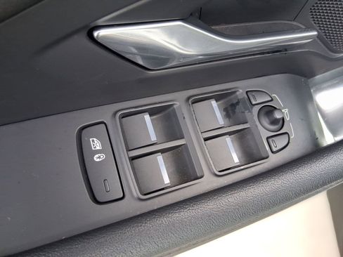 Used 2020 Jaguar E-PACE image 21