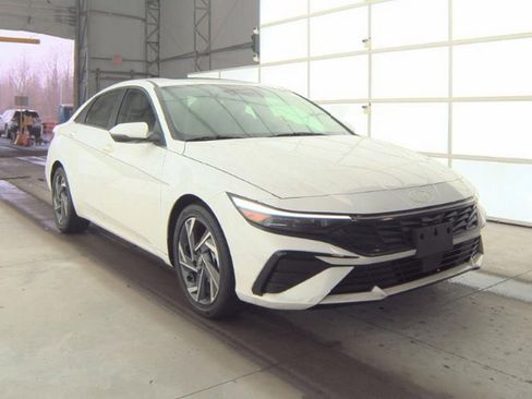 Used 2025 Hyundai Elantra Limited image 4