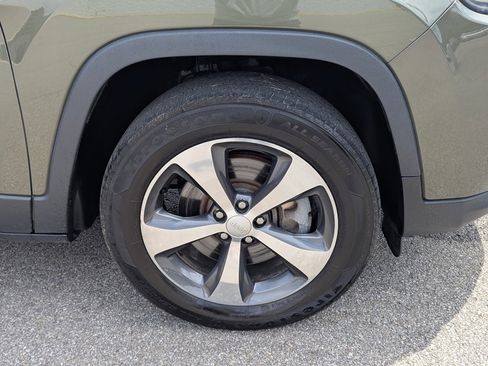 Used 2019 Jeep Cherokee Limited image 18