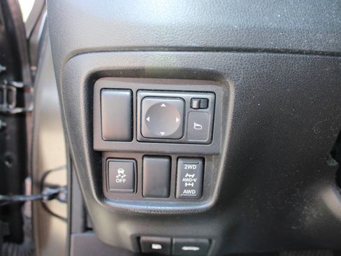 Used 2012 Nissan Juke SL AWD/4WD image 17