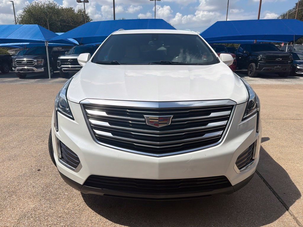 Used 2019 Cadillac XT5 FWD image 2