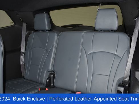 Used 2024 Buick Enclave Premium image 28