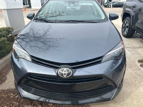 Used 2018 Toyota Corolla LE image 2