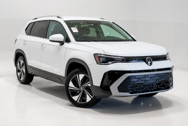 Used 2025 Volkswagen Taos SE AWD/4WD image 6