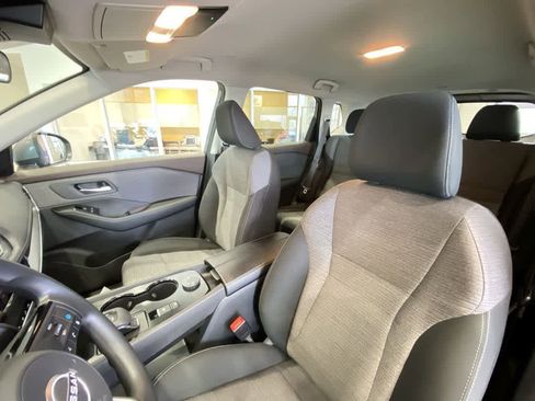 Used 2022 Nissan Rogue SV image 14