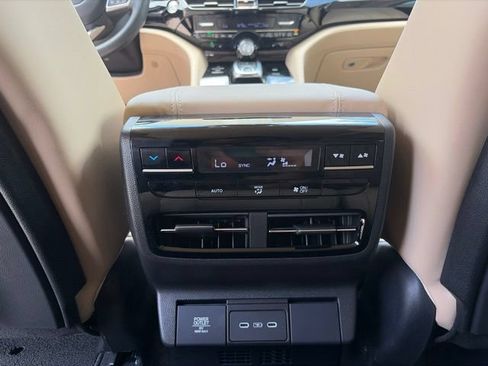 Used 2025 Acura MDX SH-AWD w/ Technology Package image 10
