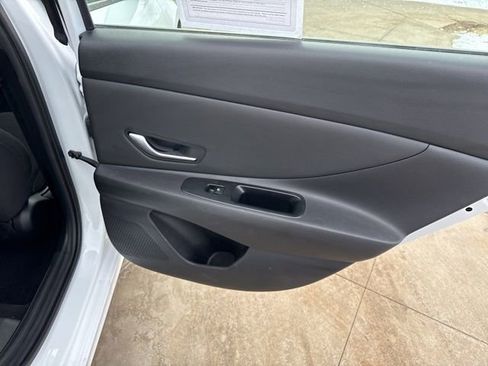 Used 2023 Hyundai Elantra SEL w/ Convenience Package image 29