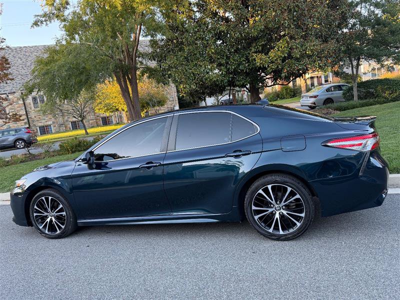 Used 2020 Toyota Camry SE FWD image 15