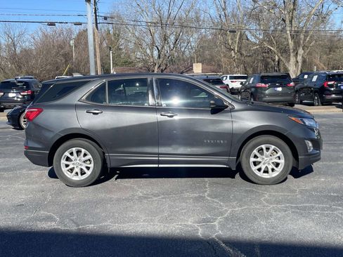 Used 2018 Chevrolet Equinox LS image 2