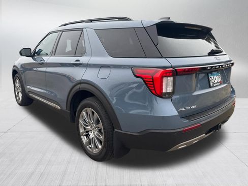 Used 2025 Ford Explorer Active w/ Active Comfort Package image 3