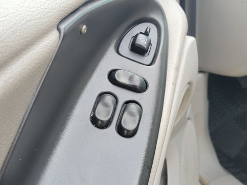 Used 2004 Ford Mustang Premium image 10