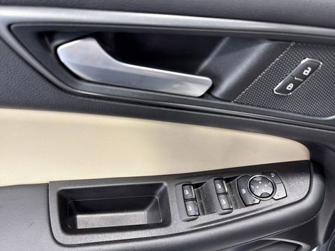 Used 2024 Ford Edge SE image 19