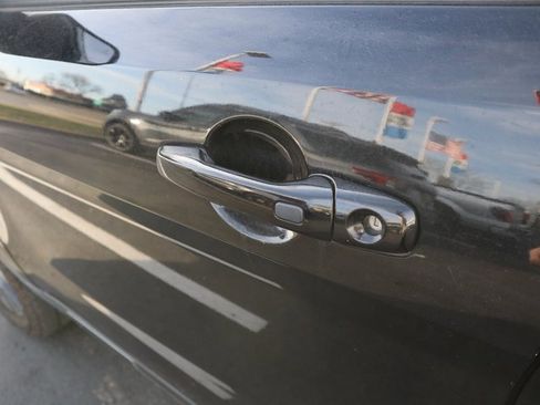 Used 2019 Ford Explorer XLT w/ Equipment Group 202A image 15