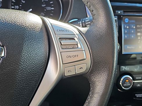 Used 2016 Nissan Rogue SL w/ SL Premium Package image 23