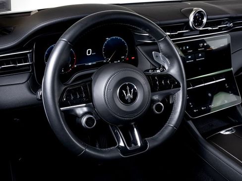 Used 2023 Maserati Grecale GT image 30