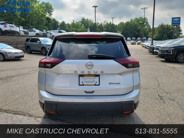 Used 2024 Nissan Rogue SV AWD/4WD image 4