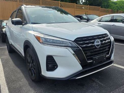 Certified 2023 Nissan Kicks SR w/ SR Premium Package FWD image 10