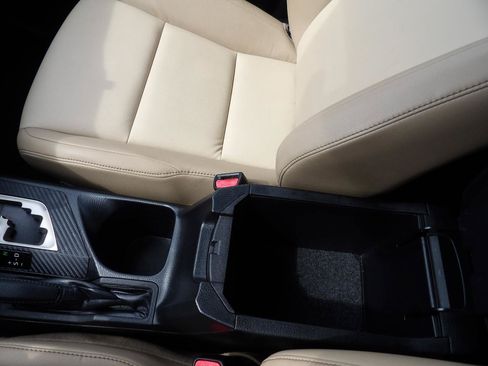 Used 2014 Toyota RAV4 Limited AWD/4WD image 23