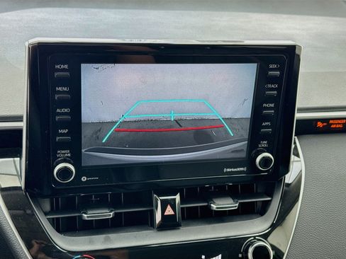 Used 2022 Toyota Corolla LE w/ Premium Interior Package FWD image 10