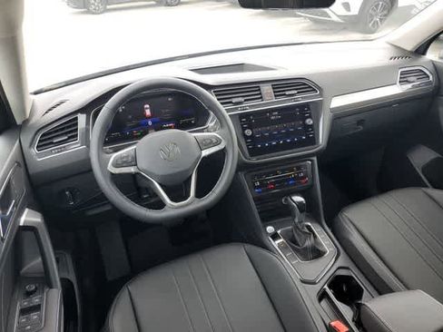 Used 2024 Volkswagen Tiguan SE FWD image 28