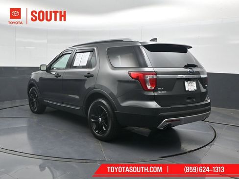 Used 2017 Ford Explorer XLT w/ Equipment Group 202A FWD image 8