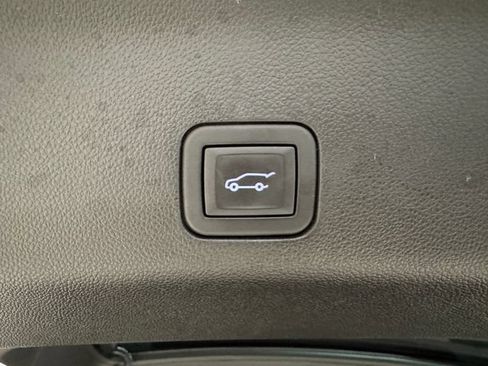 Used 2024 GMC Yukon XL Denali Ultimate AWD/4WD image 31