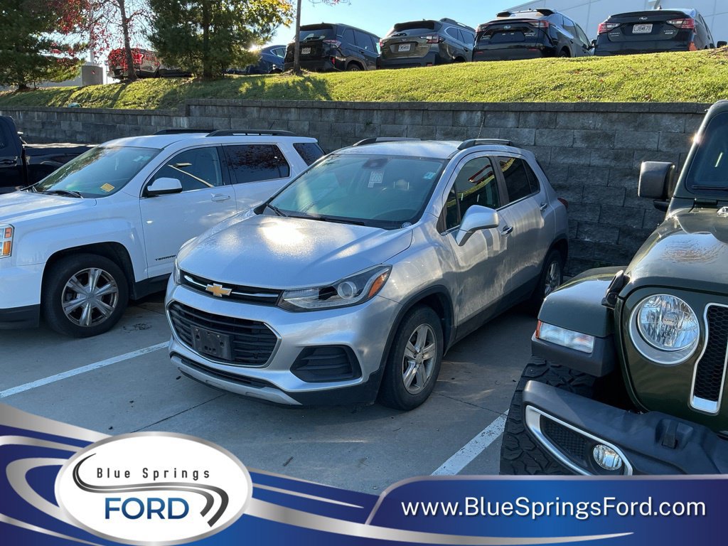 Used 2018 Chevrolet Trax LT w/ LT Convenience Package FWD image 1