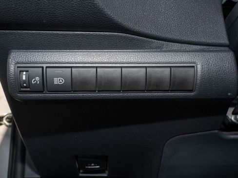 Used 2025 Toyota Corolla LE image 28