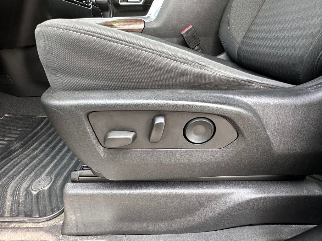 Used 2022 Chevrolet Silverado 1500 RST AWD/4WD image 20