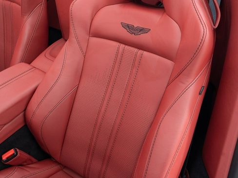 Used 2021 Aston Martin V8 Vantage Roadster image 25